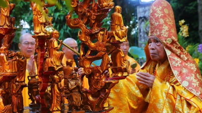 Tusenvis av mennesker deltok i Buddha-prosesjonen i Hue.