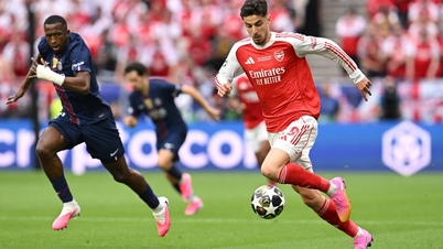 Arsenal leed een bittere nederlaag na strafschoppen, terwijl PSG hun tweede Champions League-titel op rij veroverde.