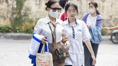 Gli studenti di Hanoi sostengono l'esame finale di ammissione alla decima classe del 2026.