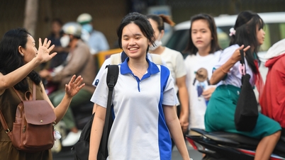 Over 151 000 elever i Ho Chi Minh-byen besto opptaksprøven til offentlige videregående skoler, med mange overraskende spørsmål.
