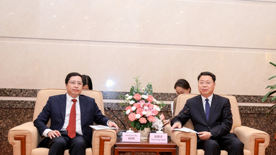 Tajemník strany provincie Lao Cai, Duong Quoc Huy, navštěvuje a spolupracuje s vedoucími představiteli prefektury Hong Ha.