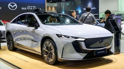 Et nærmere kig på Mazda 6e elektriske sedan lanceret i Thailand, prissat fra 942 millioner VND.