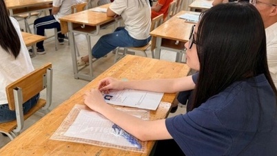 Esta mañana, los estudiantes de Hanoi realizaron su examen final para el ingreso al décimo grado.