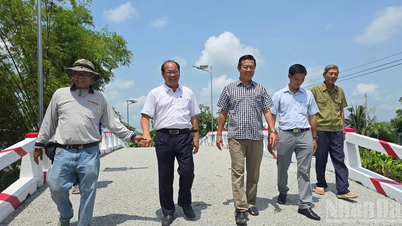 Komune Chau Phu secara beransur-ansur menambah baik infrastruktur pengangkutannya.