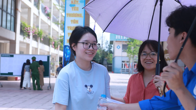 Hanoi'de 10. sınıfa giriş için yapılan matematik sınavı, kariyer rehberliğine büyük ölçüde odaklanmıştır.