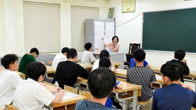 Doi candidați din Hanoi au încălcat regulamentul în timpul examenului de matematică.