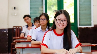 Senyuman yakin calon-calon semasa hari orientasi untuk peraturan peperiksaan kemasukan darjah 10 di Bandar Raya Ho Chi Minh.