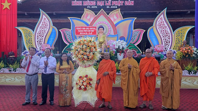 Lembaga Eksekutif Persatuan Buddha Vietnam Bandar Can Tho dengan khidmatnya menganjurkan Sambutan Hari Lahir Buddha Agung, Kalendar Buddha 2570.