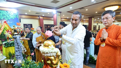 Sambutan Hari Lahir Buddha: Menegakkan semangat agama Buddha dan mengiringi negara.