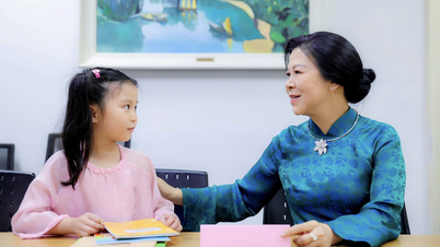 사무총장 겸 회장인 토 람의 부인이 싱가포르에서 활동하는 모습.