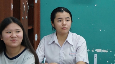 La seule élève de sexe féminin de Con Dao a parcouru 230 km jusqu'au continent pour passer l'examen d'entrée en 10e année.