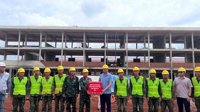 รองประธานคณะกรรมการประชาชนประจำมณฑลหล่ำไห่เจียง ตรวจเยี่ยมความคืบหน้าการก่อสร้างโรงเรียนประจำในชุมชนชายแดน