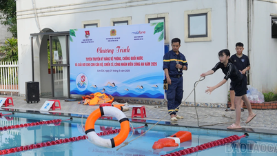 Tuyên truyền kỹ năng phòng, chống đuối nước và tổ chức giải bơi cho con cán bộ, chiến sĩ Công an