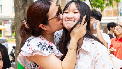 Ein Wechselbad der Gefühle beendet die Aufnahmeprüfung für die 10. Klasse in Hanoi.