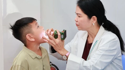 Thap Muoi: Examen médico, distribución de medicamentos y entrega de regalos para 200 niños.