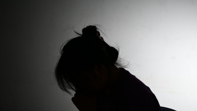 Segni di frusta insanguinati e la tardiva confessione di una giovane madre che ha abusato del figlio: il bambino non aveva "rotella di scorta".