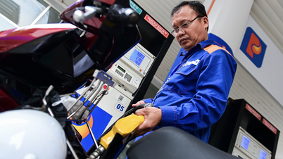 Cosa dice l'Associazione dei produttori di motociclette in merito all'impatto della benzina E10 sui motori?