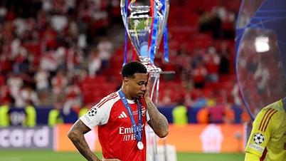 Declan Rice bảo vệ hai cầu thủ Arsenal sút hỏng luân lưu