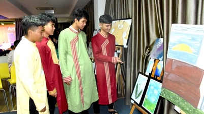 Eine Kunstausstellung vietnamesisch-französischer Studenten sammelt Spenden zur Unterstützung benachteiligter Kinder.