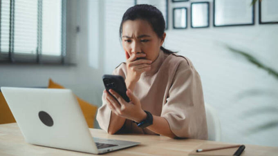 24時間365日、40以上の仕事用チャットグループに絶えずアクセスされ続けるため、疲労困憊し、不安障害に苦しんでいます。