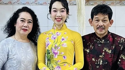 Zasloužilí umělci a hudebníci Vo Thanh Liem, Minh Ngoc a Anh Ngoc - již 21 let osvětlují svým zpěvem období Buddhových narozenin.