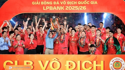 La policía de Hanoi gana el campeonato de la V-League, mientras que la lucha por evitar el descenso se intensifica.