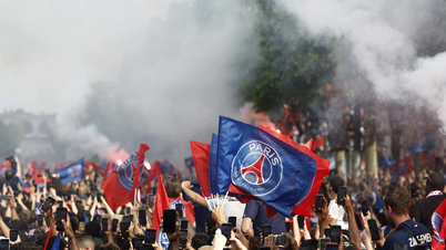 PSG ໄດ້ຈັດຂະບວນແຫ່ຖ້ວຍລາງວັນ Champions League ທີ່ຍິ່ງໃຫຍ່ຢ່າງບໍ່ເຄີຍມີມາກ່ອນ, ໂດຍສັນຍາວ່າຈະ "ຊົດເຊີຍ" ທົ່ວປາຣີ ສຳລັບການສູນເສຍໃດໆ.
