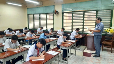 Kota Ho Chi Minh: Para kandidat tampak rileks saat memasuki hari pertama ujian masuk sekolah negeri kelas 10.