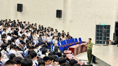 Helping children become confident in the online world.