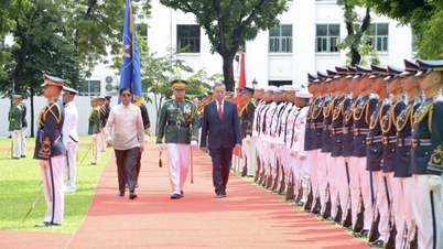 O ceremonie solemnă de bun venit pentru vizita de stat a secretarului general și președintelui To Lam în Filipine.