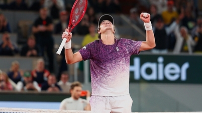 Der Ball ging an Zverev, als Fonseca seinen Gegner, einen dreimaligen Grand-Slam-Finalisten, besiegte.