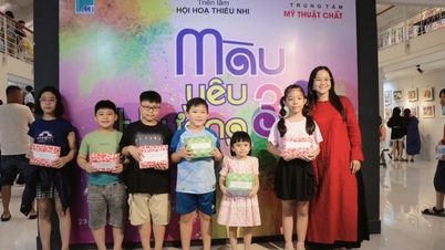 Children enjoyed admiring paintings, learning to draw, and receiving gifts on June 1st.
