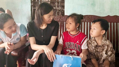 In occasione della Giornata internazionale dei bambini, il 1° giugno, l'Unione delle donne della provincia di Quang Ninh ha donato regali ai bambini.