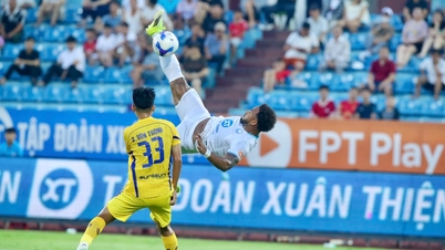 Xuan Son scoret et sjeldent vidundermål på den vietnamesiske fotballbanen.
