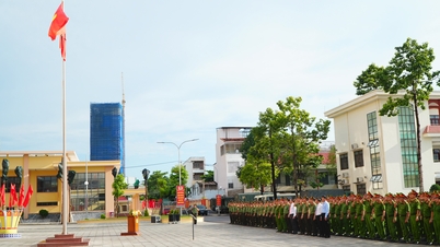 លោក ផាម អាញ ទួន ប្រធានគណៈកម្មាធិការប្រជាជនខេត្ត បានចូលរួមក្នុងពិធីលើកទង់ជាតិប្រចាំខែ នៅស្នងការដ្ឋាននគរបាលខេត្ត។