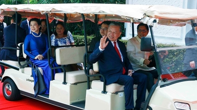 Tras la ceremonia de bienvenida, el presidente de Filipinas condujo un vehículo eléctrico en el que viajaban el secretario general y el presidente To Lam.