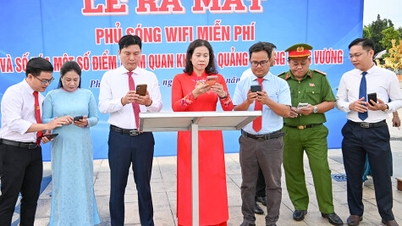 Distrik Bac Lieu meluncurkan Wi-Fi gratis dan model digitalisasi di Lapangan Hung Vuong.