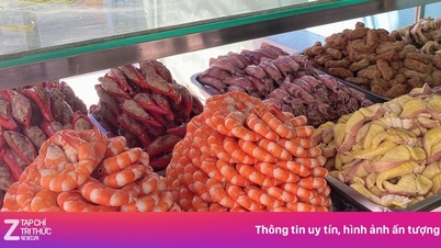 Un ristorante specializzato in zuppa di noodle nel delta del Mekong attira milioni di visualizzazioni grazie al suo bancone degli ingredienti, disposto in modo impeccabile.