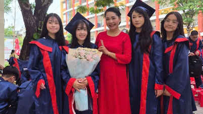 Comentários de professores sobre o exame de admissão para o 10º ano em Literatura na cidade de Ho Chi Minh.