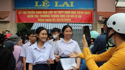 Ho Chi Minh şehrindeki öğrenciler, 10. sınıf edebiyat sınavını övgüyle karşılayarak, "Eğitim ve Öğretim Bakanlığı'nın 1 Haziran hediyesi harika!" dediler.