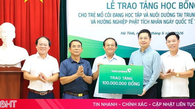 Received 100 million VND in support for orphans and people with disabilities.