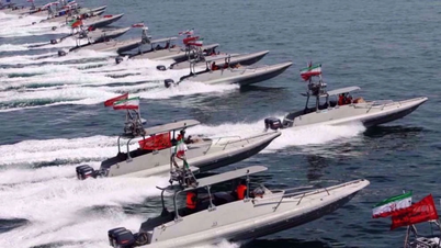 Iran kontrollerar all trafik genom Hormuzsundet och varnar för vedergällning mot militär intervention.