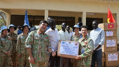 Im vietnamesischen Feldlazarett herrscht reges Treiben anlässlich des 95. Jahrestages der Gründung des Ho-Chi-Minh-Kommunistischen Jugendverbandes.