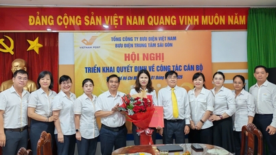 Vietnam Post mengumumkan pengangkatan staf di Kantor Pos Pusat Saigon.