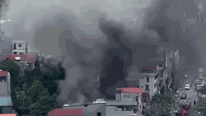 Hanoi: Kebakaran besar dengan asap hitam tebal mel engulf toko sepeda motor listrik di Hoai Duc.
