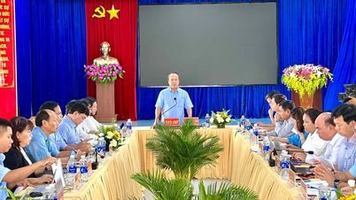 Der stellvertretende Sekretär des Provinzparteikomitees, Chau Ngoc Tuan, arbeitete mit den drei Gemeinden Phu Thien, Chu A Thai und Ia Hiao zusammen.