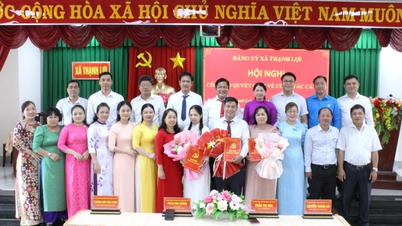 Das Parteikomitee der Gemeinde Thanh Loi gibt Entscheidungen in Personalangelegenheiten bekannt.