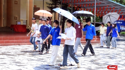 นักเรียนในเมืองซอนลาทำข้อสอบเข้าเรียนชั้นมัธยมศึกษาปีที่ 4 วันแรกเสร็จสิ้นแล้ว