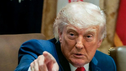 ທ່ານ Trump ໄດ້ວິພາກວິຈານນັກສິລະປິນຫຼາຍທ່ານ.