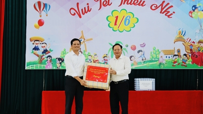 El camarada Le Minh Ngan, secretario del Comité Provincial del Partido, visitará el Centro Provincial Integral de Protección Social y les entregará regalos a los niños.